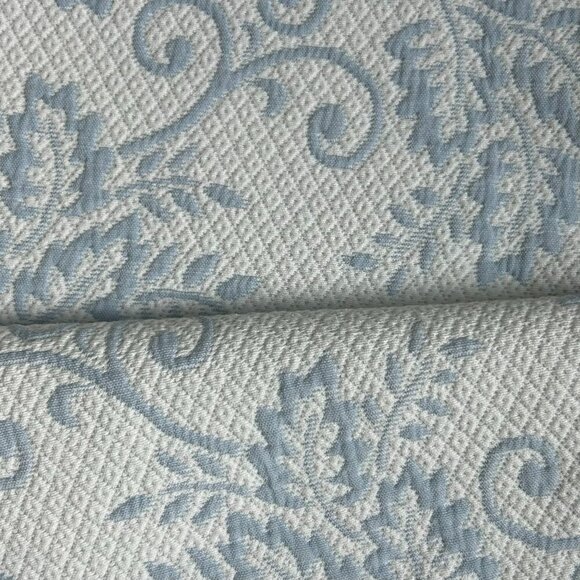 MARTHA STEWART Vintage Matelasse Coverlet and Pillow Shams. Full/Double - Picture 2 of 3